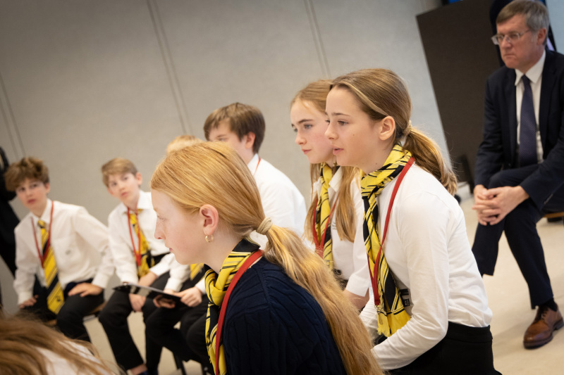 Schüler:innen im Gespräch