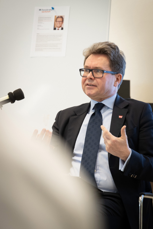 Unterrichtsminister Martin Polaschek im Gespräch