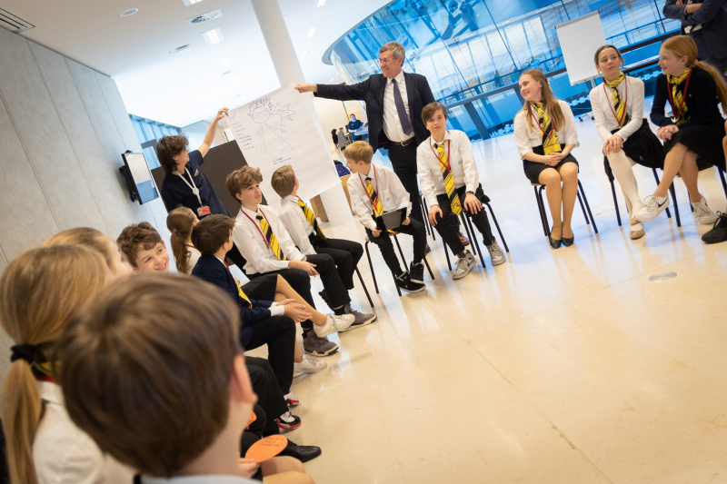 "Wie stellt ihr euch einen Wissenschafter vor?" Abteilungsleiter Demokratiebildung Leopold Lugmayr