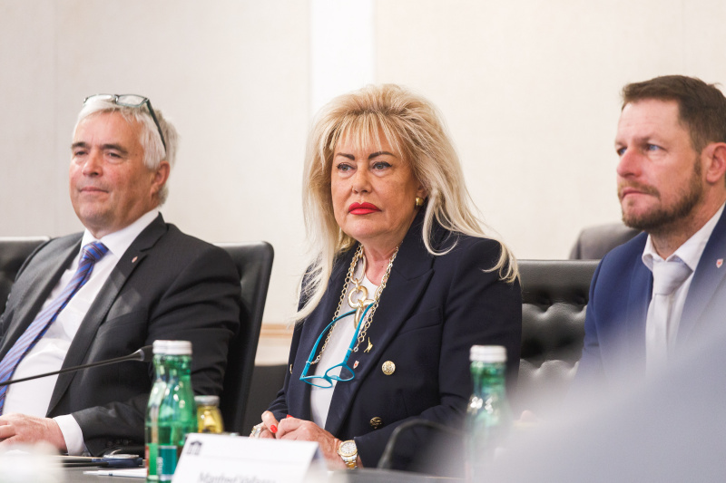 Präsidentin des Südtiroler Landtages Rita Mattei  (Mitte) mit Delegationsmitgliedern