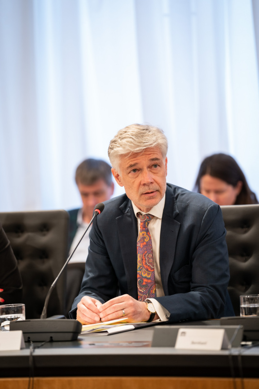 Grußworte Parlamentsdirektor Harald Dossi