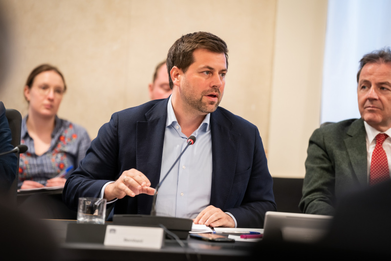 Bereichssprecher für Volksgruppen Nationalratsabgeordneter Michael Bernhard (NEOS)