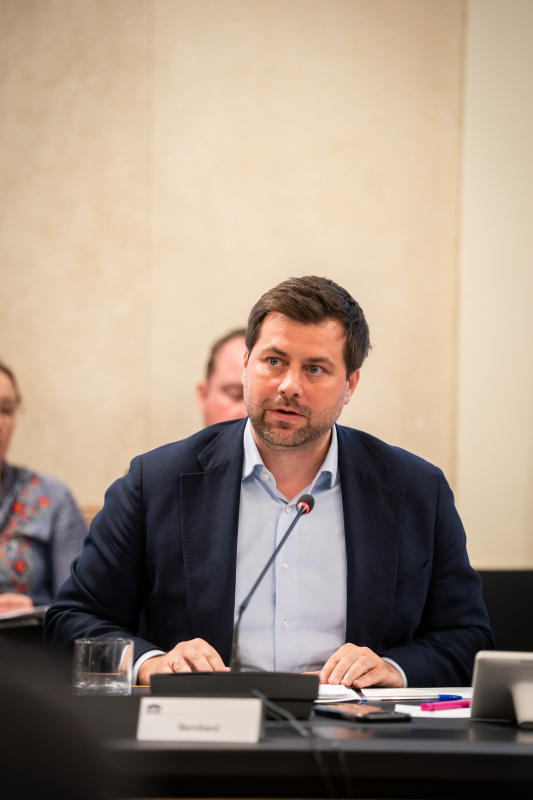 Bereichssprecher für Volksgruppen Nationalratsabgeordneter Michael Bernhard (NEOS)