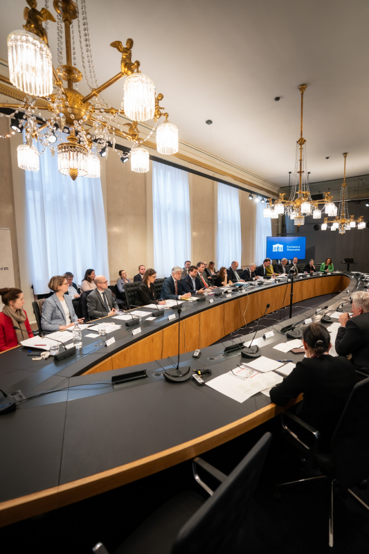 Eröffnungsworte von Parlamentsdirektor Harald Dossi