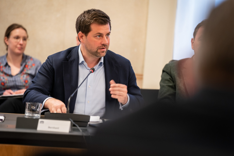 Bereichssprecher für Volksgruppen Nationalratsabgeordneter Michael Bernhard (NEOS)