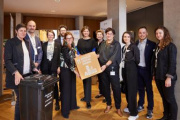 Gruppenfoto mit Parlamentarier:innen und Parlamentsvizedirektorin Susanne Janistyn-Novák (7. von links)
