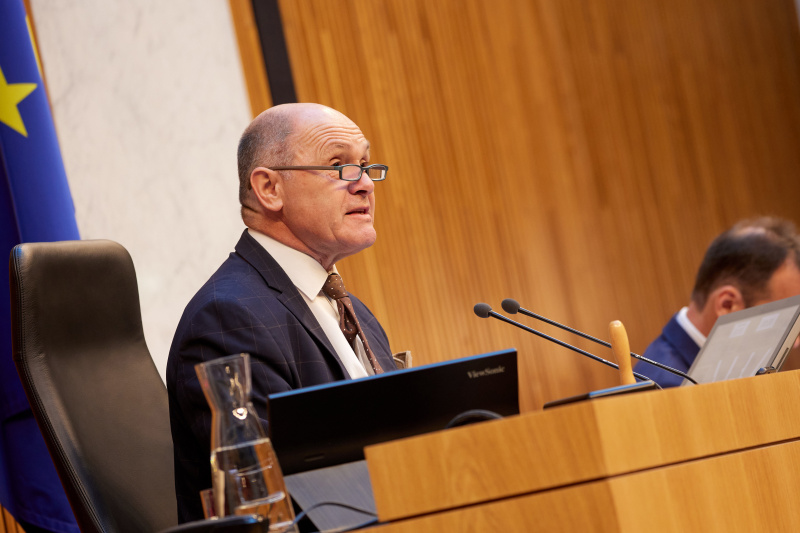Nationalratspräsident Wolfgang Sobotka (ÖVP) am Präsidium eröffnet die Sitzung