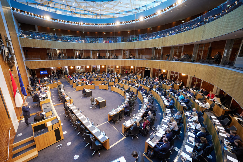 Blick in den Sitzungssaal