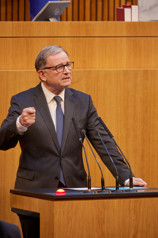 Am Rednerpult Nationalratsabgeordneter Karlheinz Kopf (ÖVP)