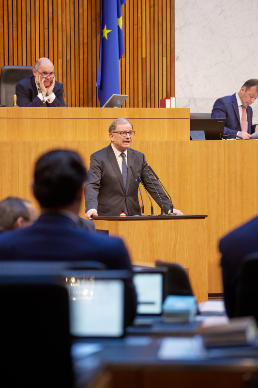 Am Rednerpult Nationalratsabgeordneter Karlheinz Kopf (ÖVP)