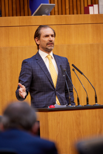 Am Rednerpult Nationalratsabgeordneter Christian Ragger (FPÖ)