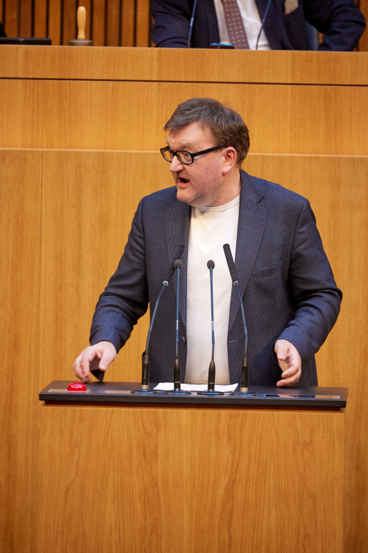 Am Rednerpult Nationalratsabgeordneter Markus Koza (GRÜNE)