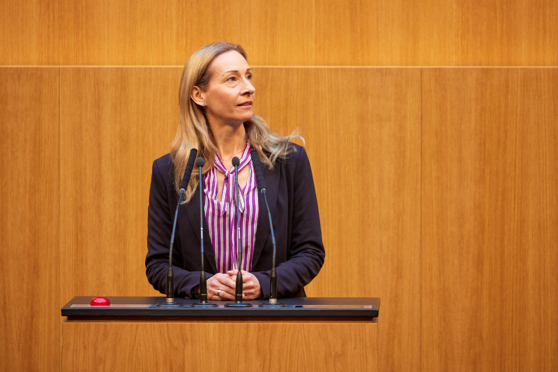 Am Rednerpult Nationalratsabgeordnete Agnes Sirkka Prammer (GRÜNE)