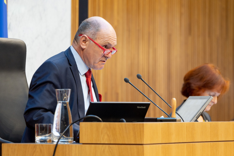 Nationalratspräsident Wolfgang Sobotka (ÖVP) am Präsidium eröffnet die Sitzung