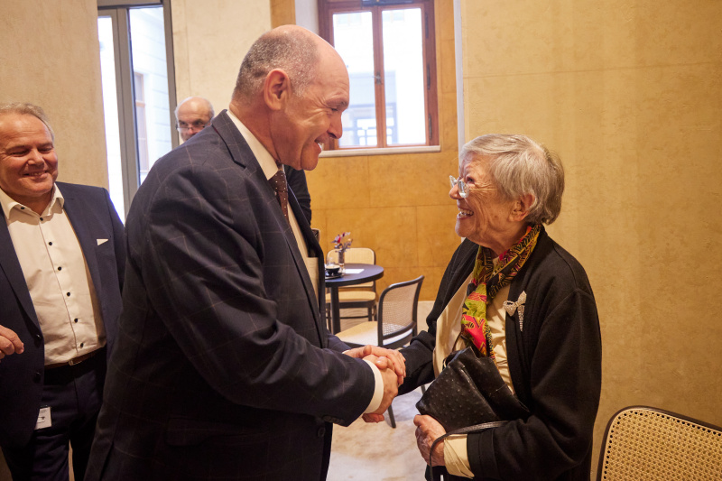 Nationalratspräsident Wolfgang Sobotka (ÖVP) führt durch das Parlament