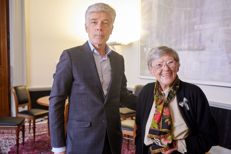 Josefine Kothbauer zu Besuch bei Parlamentsdirektor Harald Dossi