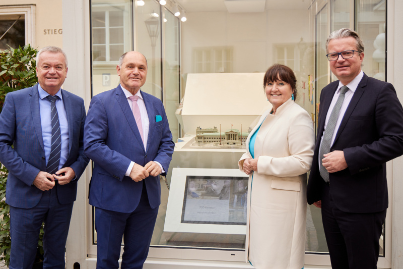 Von links: Landeshauptmannstellvertreter der Steiermark Anton Lang, Nationalratspräsident Wolfgang Sobotka (ÖVP), Landtagspräsidentin der Steiermark Manuela Khom, Landeshauptmann der Steiermark Christopher Drexler