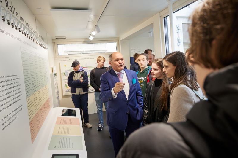 Nationalratspräsident Wolfgang Sobotka (ÖVP) führt durch Parlament on Tour