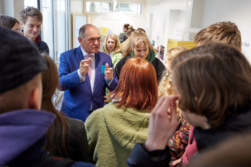 Nationalratspräsident Wolfgang Sobotka (ÖVP) führt durch Parlament on Tour