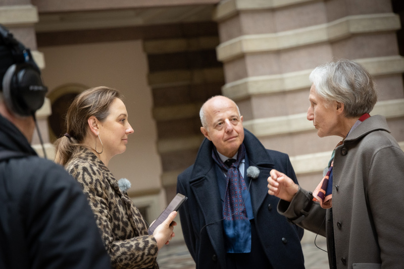 Ehemalige Präsidentin des Obersten Gerichtshofes Irmgard Griss und ehemaliger Präsident des österreichischen Verwaltungsgerichtshofs Clemens Jabloner im Interview mit Moderatorin Tatjana Lukáš