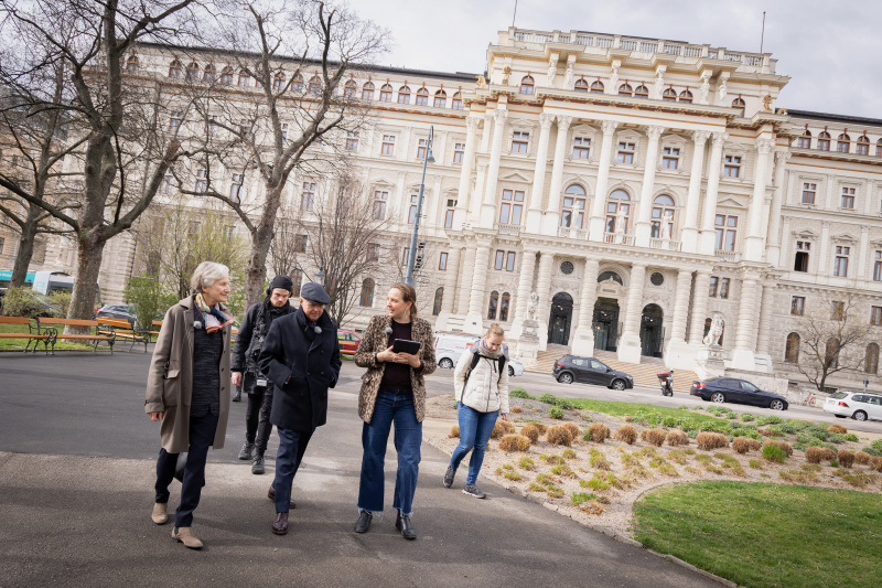 Ehemalige Präsidentin des Obersten Gerichtshofes Irmgard Griss und ehemaliger Präsident des österreichischen Verwaltungsgerichtshofs Clemens Jabloner im Interview mit Moderatorin Tatjana Lukáš
