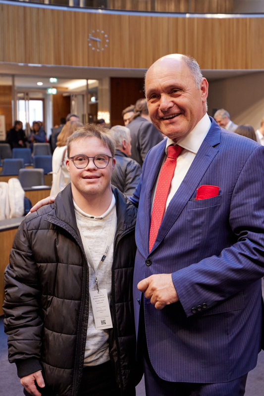 Gruppenfoto, 2. von links Nationalratspräsident Wolfgang Sobotka (ÖVP)