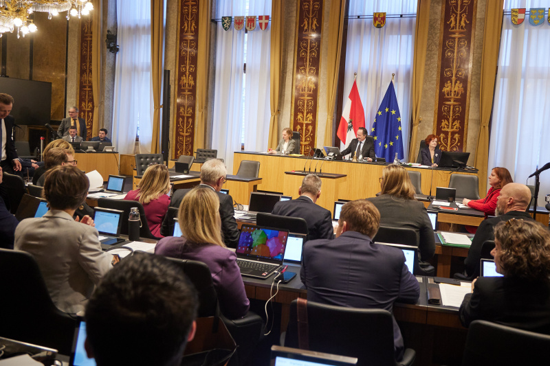 Bundesratspräsident Günter Kovacs (SPÖ) am Präsidium