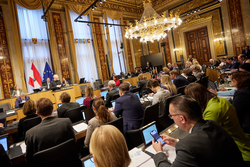 Am Rednerpult Vorsitzender der Bundesratsfraktion Marco Schreuder (GRÜNE)