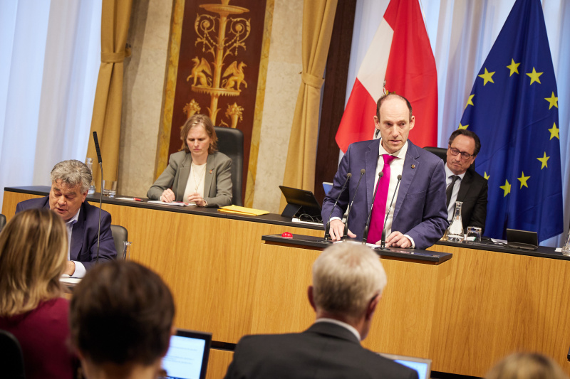 Am Rednerpult Bundesrat Karl-Arthur Arlamovsky (NEOS)