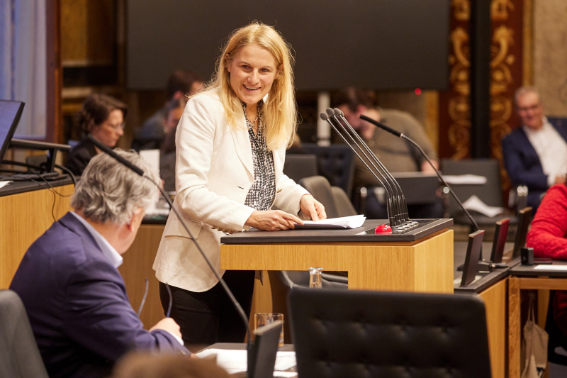 Am Rednerpult Bundesrätin Elisabeth Grossmannn (SPÖ)