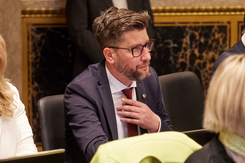 Bundesrat Christian Fischer (SPÖ) am Sitzplatz im Plenum