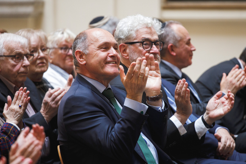 Von links: Nationalratspräsident Wolfgang Sobotka (ÖVP), Direktor des Cafe Centropa Edward Serotta.