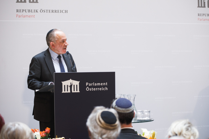 Am Rednerpult Botschafter des Staates Israel Mordechai Rodgold