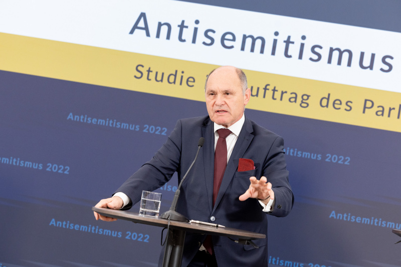 Am Rednerpult Nationalratspräsident Wolfgang Sobotka (ÖVP)