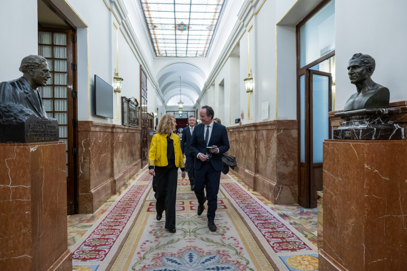 Von rechts: Bundesratspräsident Günter Kovacs (SPÖ), Präsidentin des Abgeordnetenhauses Meritxell Batet Lamaña