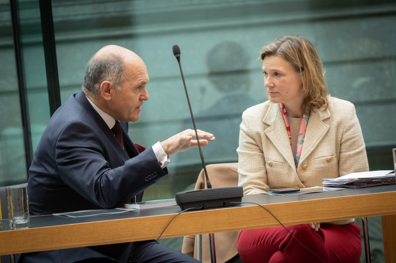 Nationalratspräsident Wolfgang Sobotka (ÖVP) und EU-Antisemitismusbeauftragte Katharina von Schnurbein im Gespräch