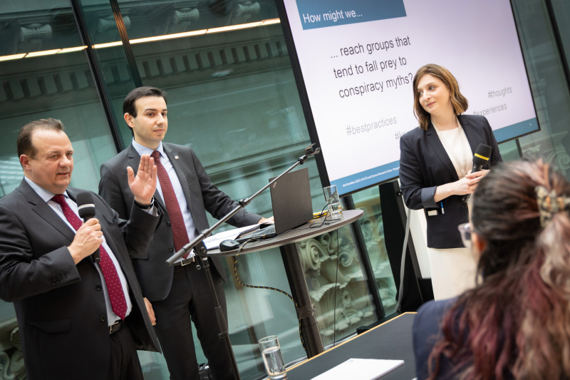 von links:  CEO Brain Trust Thomas Stern, Moderator:inen David Pinchasov und Rifka Junger