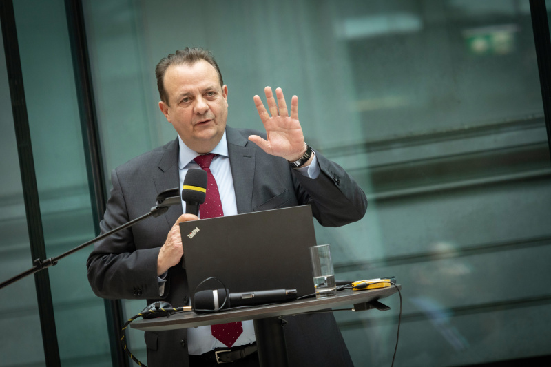 CEO Brain Trust Thomas Stern stellt den Bericht vor