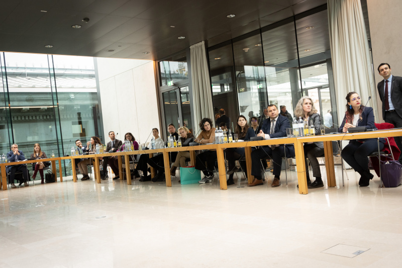 Blick Richtung Veranstaltungsteilnehmer:innen