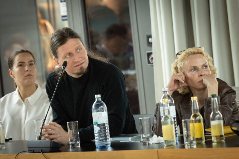 Veranstaltungsteilnehmer:innen bei der Fragerunde