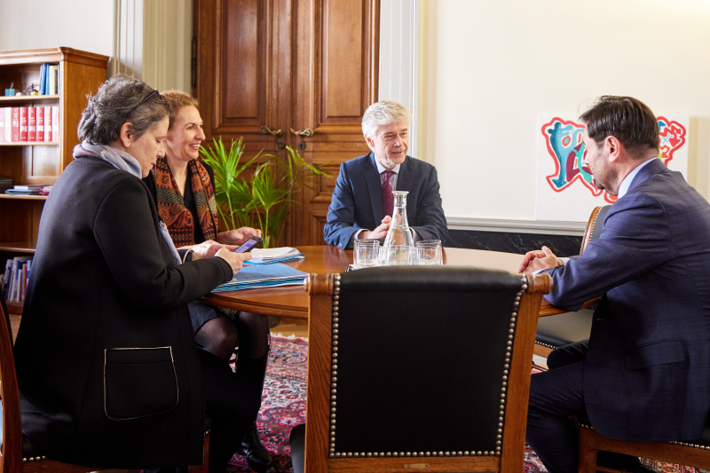 Von links: Katharina Stourzh - Parlamentsdirektion, Angelika Hable - Parlamentsdirektion, Parlamentsdirektor Harald Dossi, Generalsekretär der Werchowna Rada Viacheslav Shtuchnyi