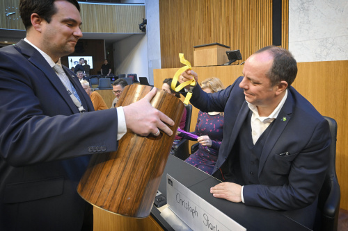 Nationalratsabgeordneter Christoph Stark (ÖVP) bei der Wahl der Klubzugehörigkeit