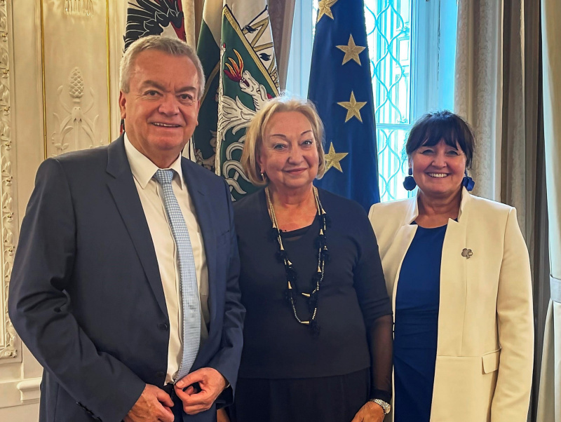 von links: Landeshauptmann-Stv. Anton Lang, Ridi Steibl und Landtagspräsidentin Manuela Khom