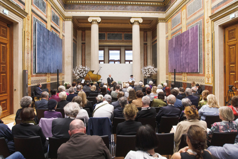 Veranstaltungsteilnehmer:innen..