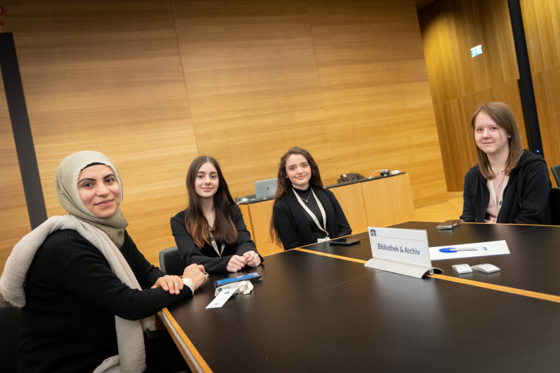 Gespräche mit Parlamentsmitarbeiterinnen