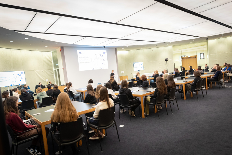 Begrüßung der Teilnehmerinnen durch Parlamentsvizedirektorin Susanne Janistyn-Novák
