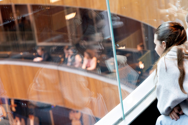 Teilnehmerinnen beim Girl's Day besuchen die 209. Nationalratssitzung