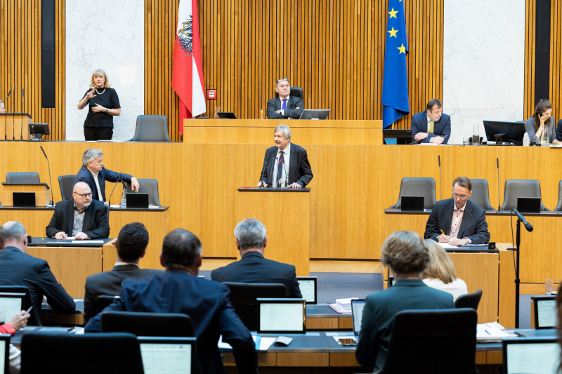 Am Rednerpult Josef Smolle (ÖVP)