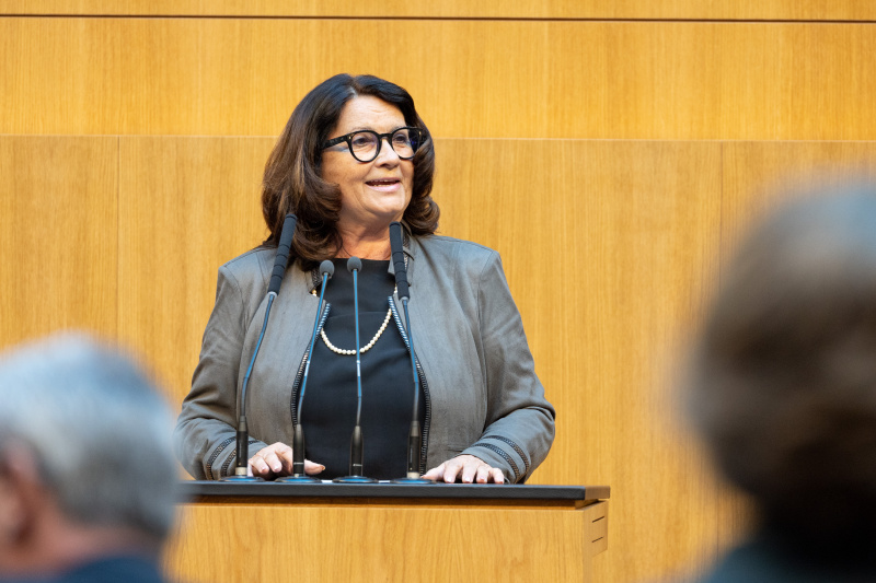 Nationalratsabgeordnete Elisabeth Scheucher-Pichler (ÖVP) am Rednerpult