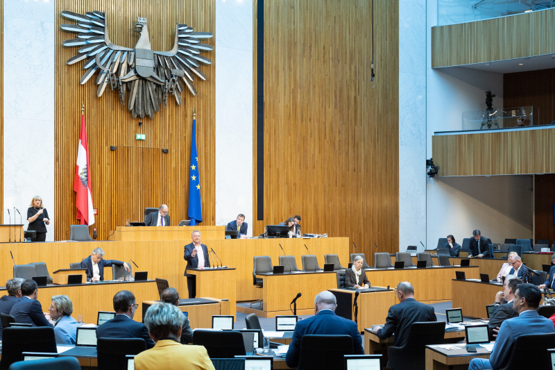 Nationalratsabgeordneter Gerald Hauser (FPÖ) am Rednerpult